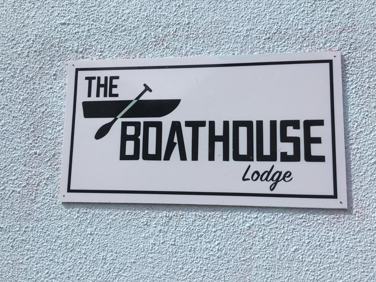 The Boathouse Lodge Hostel Бандоран Экстерьер фото