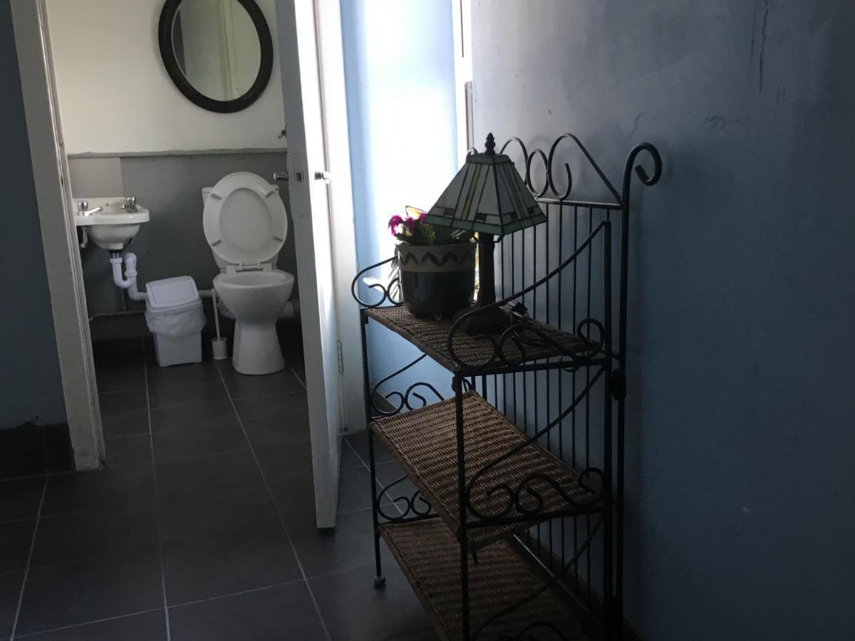 The Boathouse Lodge Hostel Бандоран Экстерьер фото